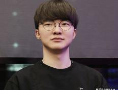 LOL比赛暫(zàn)停长达3小时，选手打(dǎ)开直播(bō)看(kàn)比赛，被(bèi)官(guān)方禁赛处罚