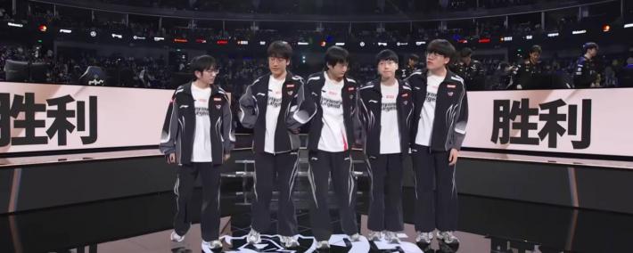 LPL上演绝望(wàng)一幕(mù)！解(jiě)说现場(chǎng)痛哭(kū)，二路哀(āi)声一片(piàn)，真正的末日来了