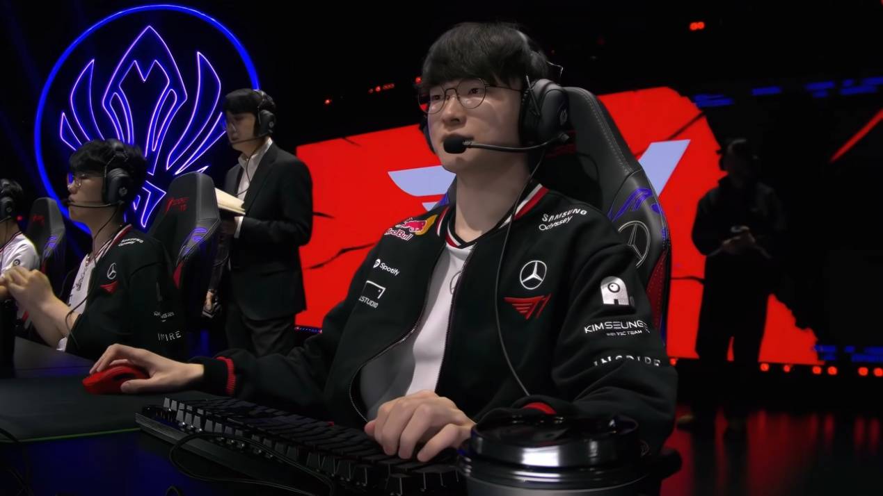 Faker绝境爆(bào)发,T1开启愤怒形態(tài)!CFO逆转打团灭,比赛拖入决胜局