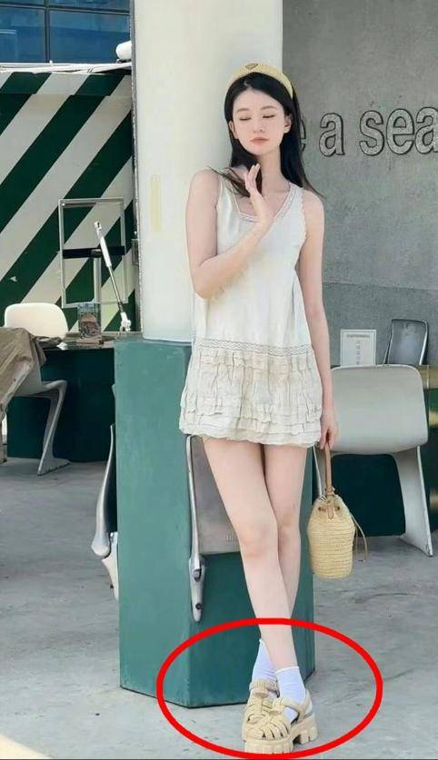 天(tiān)呐!喬(qiáo)欣这波(bō)操作太秀了,500亿豪门?秘密結(jié)婚(hūn)?这是要(yào)上(shàng)天(tiān)!