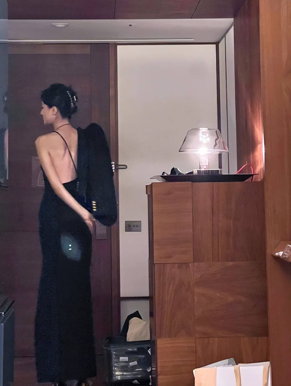 天(tiān)呐!喬(qiáo)欣这波(bō)操作太秀了,500亿豪门?秘密結(jié)婚(hūn)?这是要(yào)上(shàng)天(tiān)!