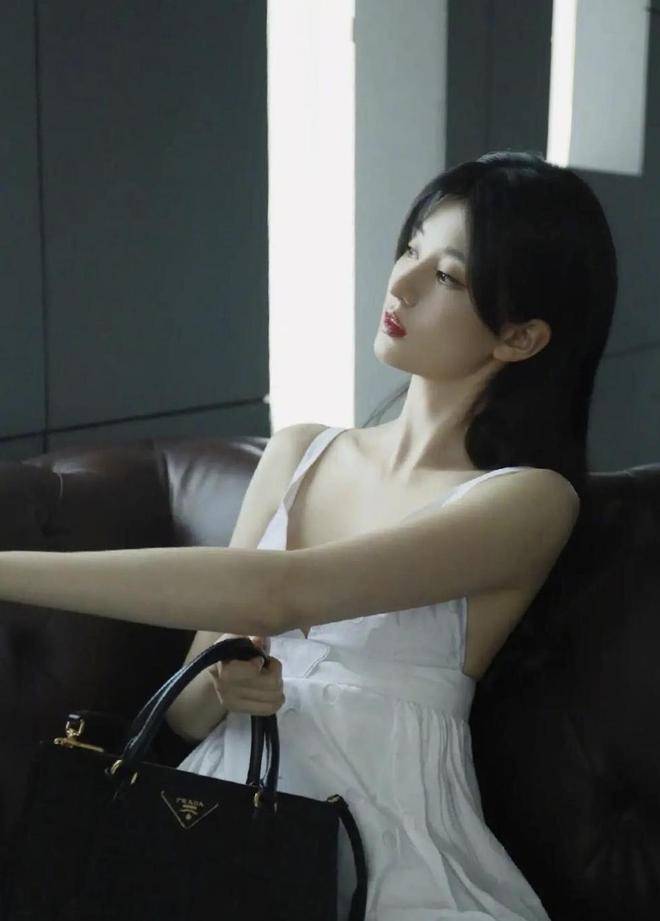 天(tiān)呐!喬(qiáo)欣这波(bō)操作太秀了,500亿豪门?秘密結(jié)婚(hūn)?这是要(yào)上(shàng)天(tiān)!