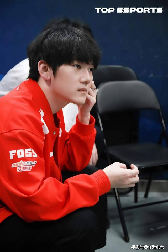 LOL：TheShy透(tòu)露(lù)退役时间，想(xiǎng)跟Rookie打到退役