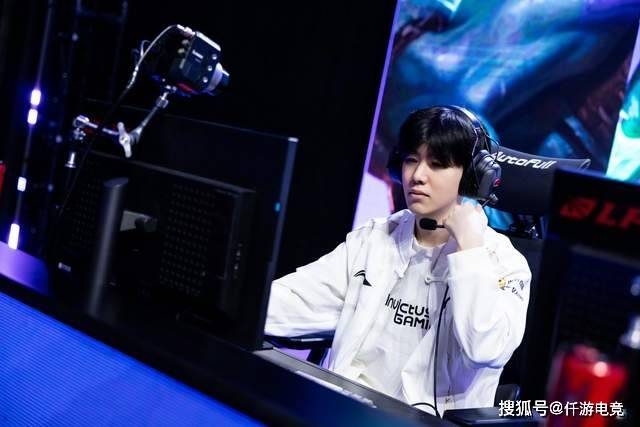 LOL：TheShy透(tòu)露(lù)退役时间，想(xiǎng)跟Rookie打到退役