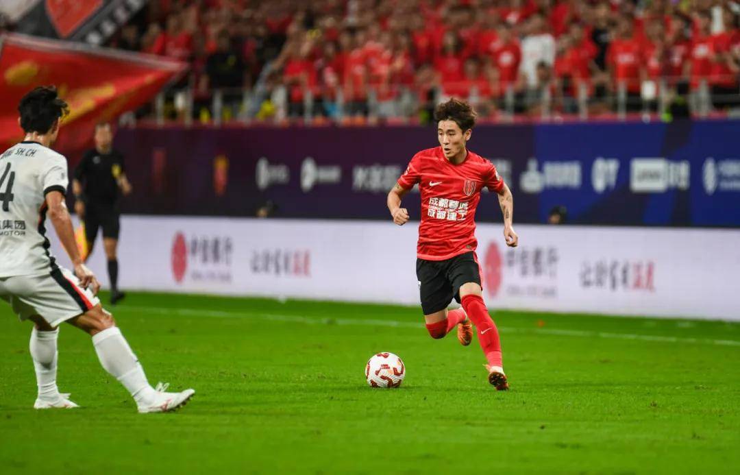 榜首大战，胜！成(chéng)都蓉城(chéng)登顶