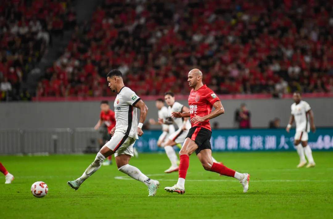 榜首大战，胜！成(chéng)都蓉城(chéng)登顶