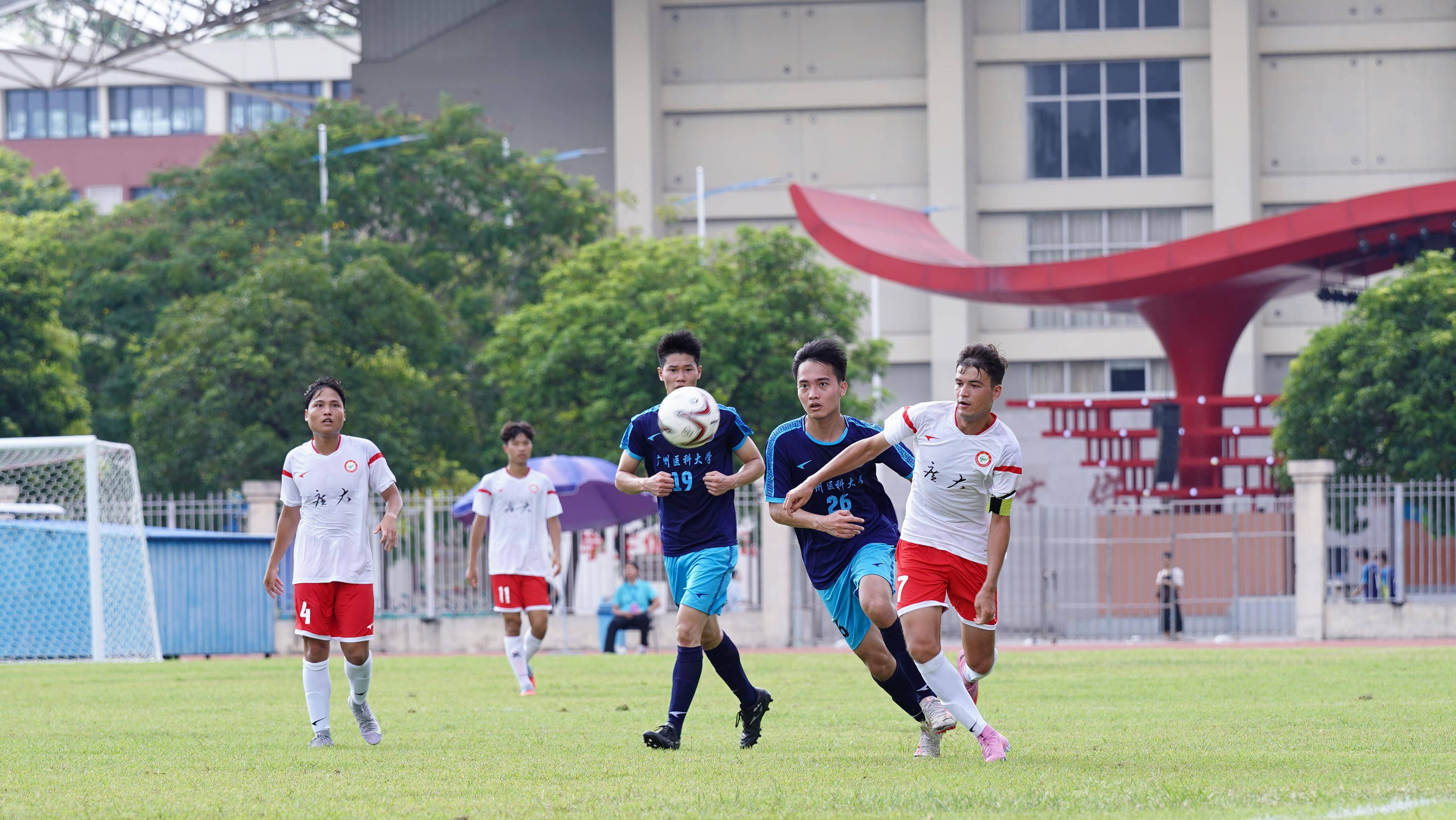 【投票】燃爆了!广州首届高校(xiào)足球联赛开波,9大高校(xiào)14支(zhī)隊(duì)伍你更看好(hǎo)谁?
