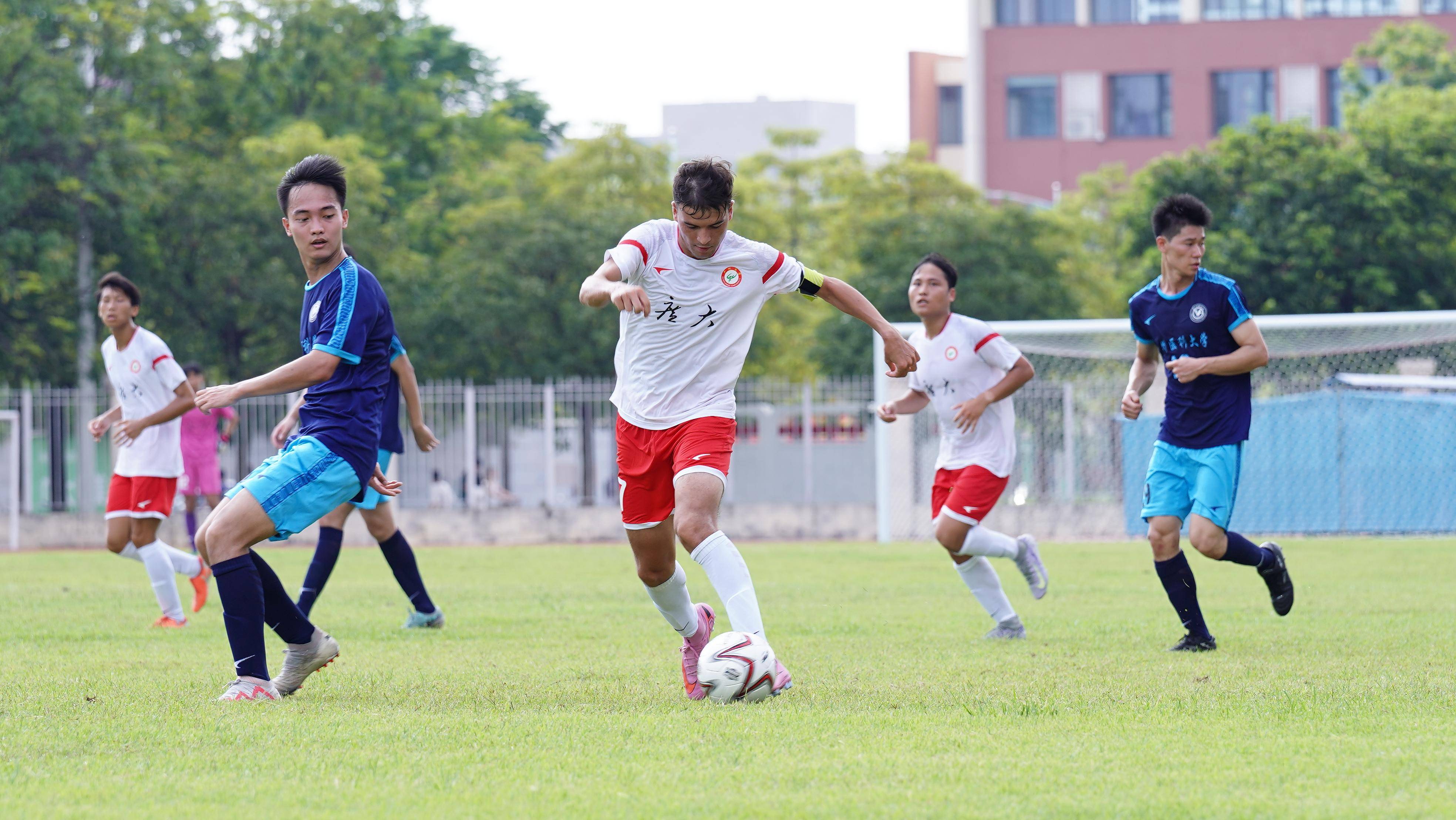 【投票】燃爆了!广州首届高校(xiào)足球联赛开波,9大高校(xiào)14支(zhī)隊(duì)伍你更看好(hǎo)谁?