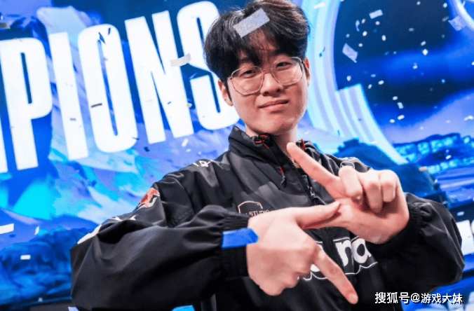 S14冠军皮(pí)肤开始宣(xuān)传,zeus却被区别对待(dài),登錄(lù)页面被故意(yì)遮挡