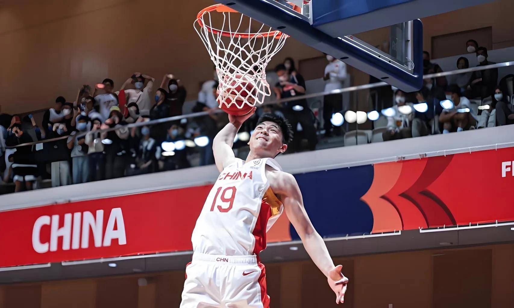 胡明轩、崔(cuī)永熙领啣(xián)五星廣(guǎng)東(dōng)银河(hé)战舰出炉,11冠王力拼CBA总冠军