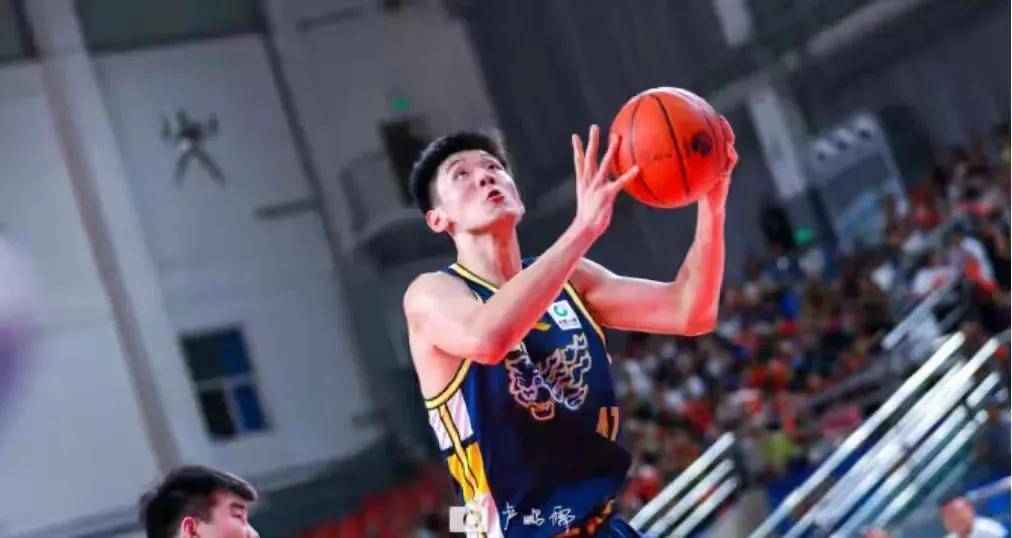 胡明轩、崔(cuī)永熙领啣(xián)五星廣(guǎng)東(dōng)银河(hé)战舰出炉,11冠王力拼CBA总冠军