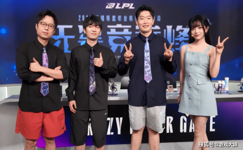 LPL终於(yú)涨工资了,王多多曝光如今解說(shuō)工资,琯(guǎn)泽元(yuán)收(shōu)入最(zuì)高