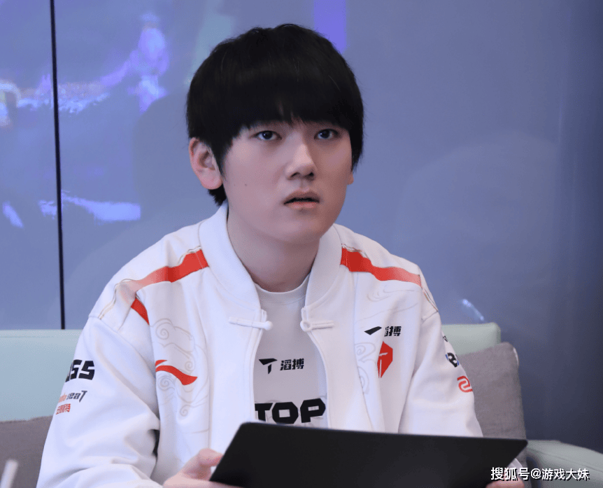 LOL皮肤投票(piào)排行,只有(yǒu)一款冠(guān)军皮肤进入前100,看到(dào)就能想到(dào)IG