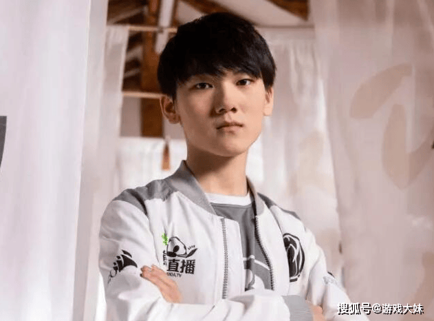 LOL皮肤投票(piào)排行,只有(yǒu)一款冠(guān)军皮肤进入前100,看到(dào)就能想到(dào)IG