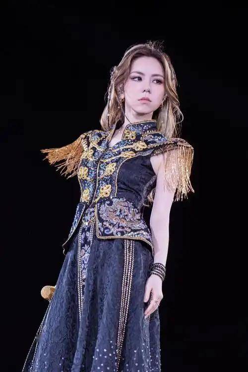 邓紫棋(qí)领衔LOL主(zhǔ)题曲:歌手跨界電(diàn)竞谁更勝(shèng)一籌(chóu)?