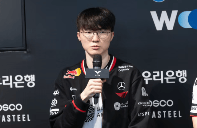 LOL傳(chuán)奇(qí)加冕殊荣,十(shí)年最佳(jiā)力(lì)压众多电競(jìng)选手(shǒu),LPL最可敬的(de)对手(shǒu)!