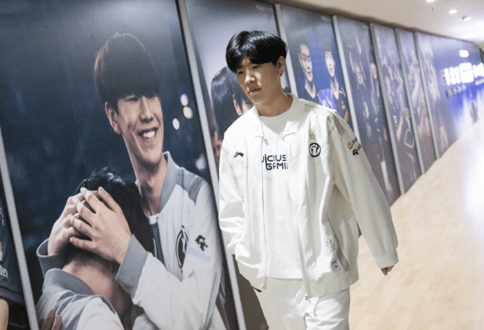 LOL最具人气两支战隊(duì),相继被对手橫(héng)扫,晋级世界赛难度很(hěn)大!