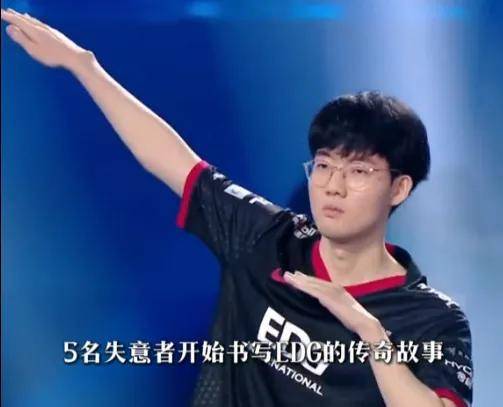 LPL史上零(líng)差评韩援(yuán),从惨遭降级到世(shì)界冠軍(jūn),遭LPL多家战队哄搶(qiǎng)