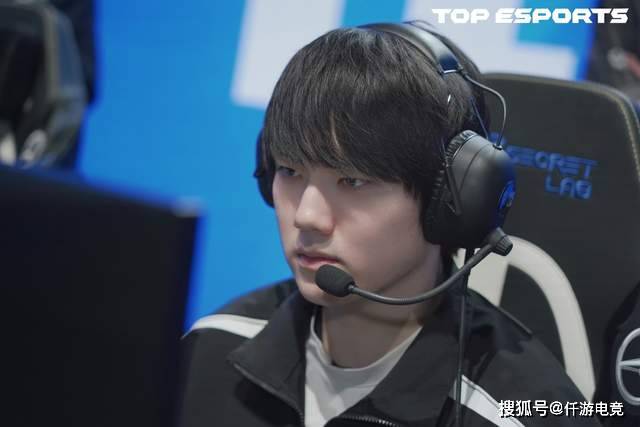 JackeyLove也因(yīn)伤病暂时休息！Rita被质疑(yí)不配(pèi)拿最佳(jiā)解说