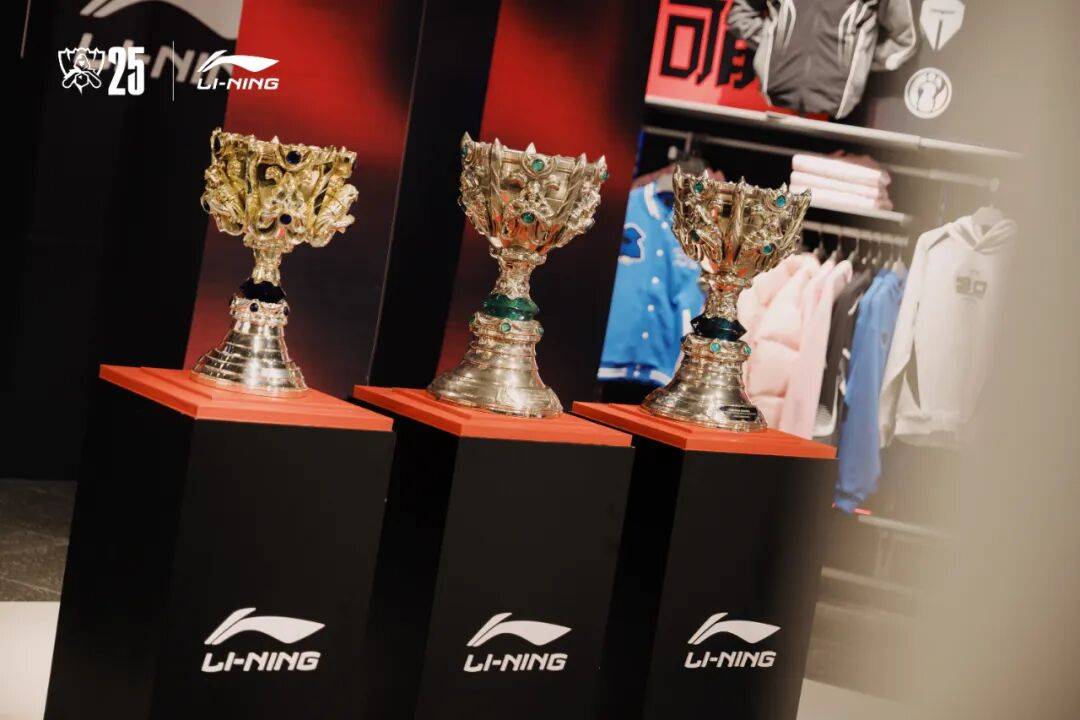 EDG x 李宁奖盃(bēi)巡展活(huó)动开启，我(wǒ)们共(gòng)同为LPL戰(zhàn)隊(duì)打call！