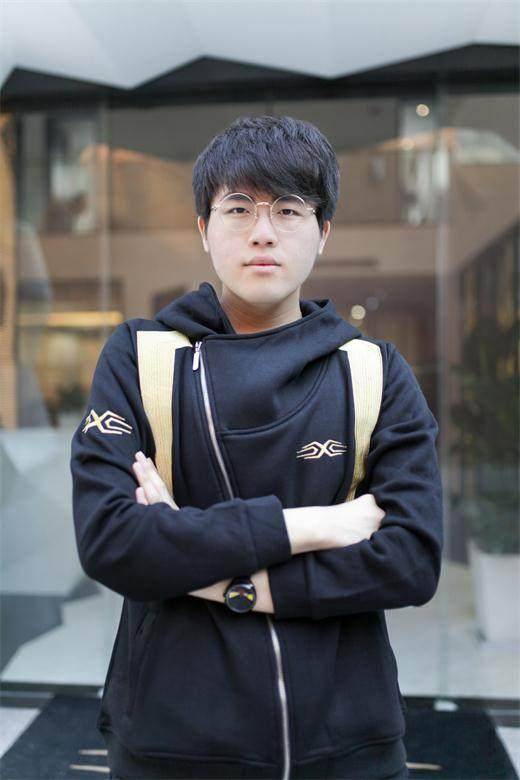 LOL主播(bō)集体遭遇瓶颈期！UZI感歎(tàn)直(zhí)播(bō)没人(rén)看(kàn)：要(yào)是卢本伟還(hái)在就好(hǎo)了(le)