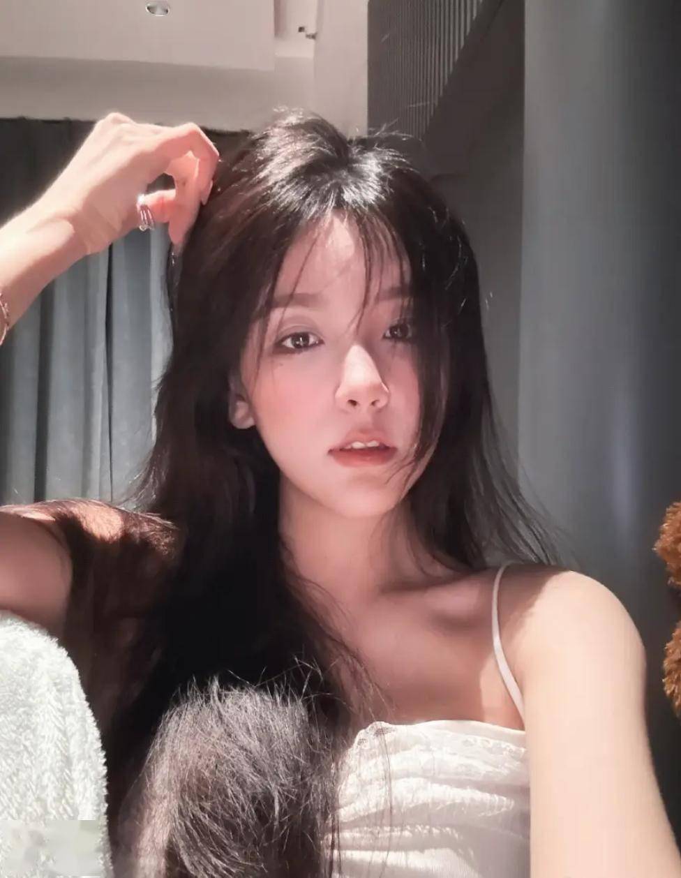 解(jiě)说Rita那(nà)么漂亮(liàng)，为什么没有职业选手和解(jiě)说追求她(tā)？